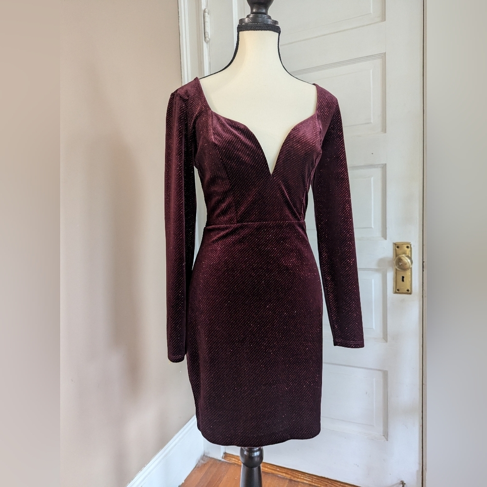 NWT Express Velvet Sweetheart V-wire Sheath Dress Sz: XS